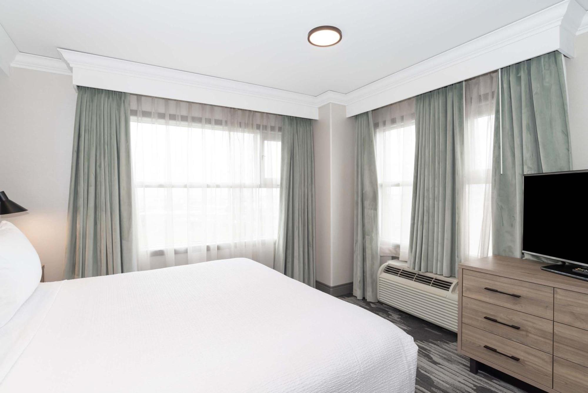 Standard Suite, 1 King Bed, Sofa Bed, Kitchenette,1593647697:JPEG
