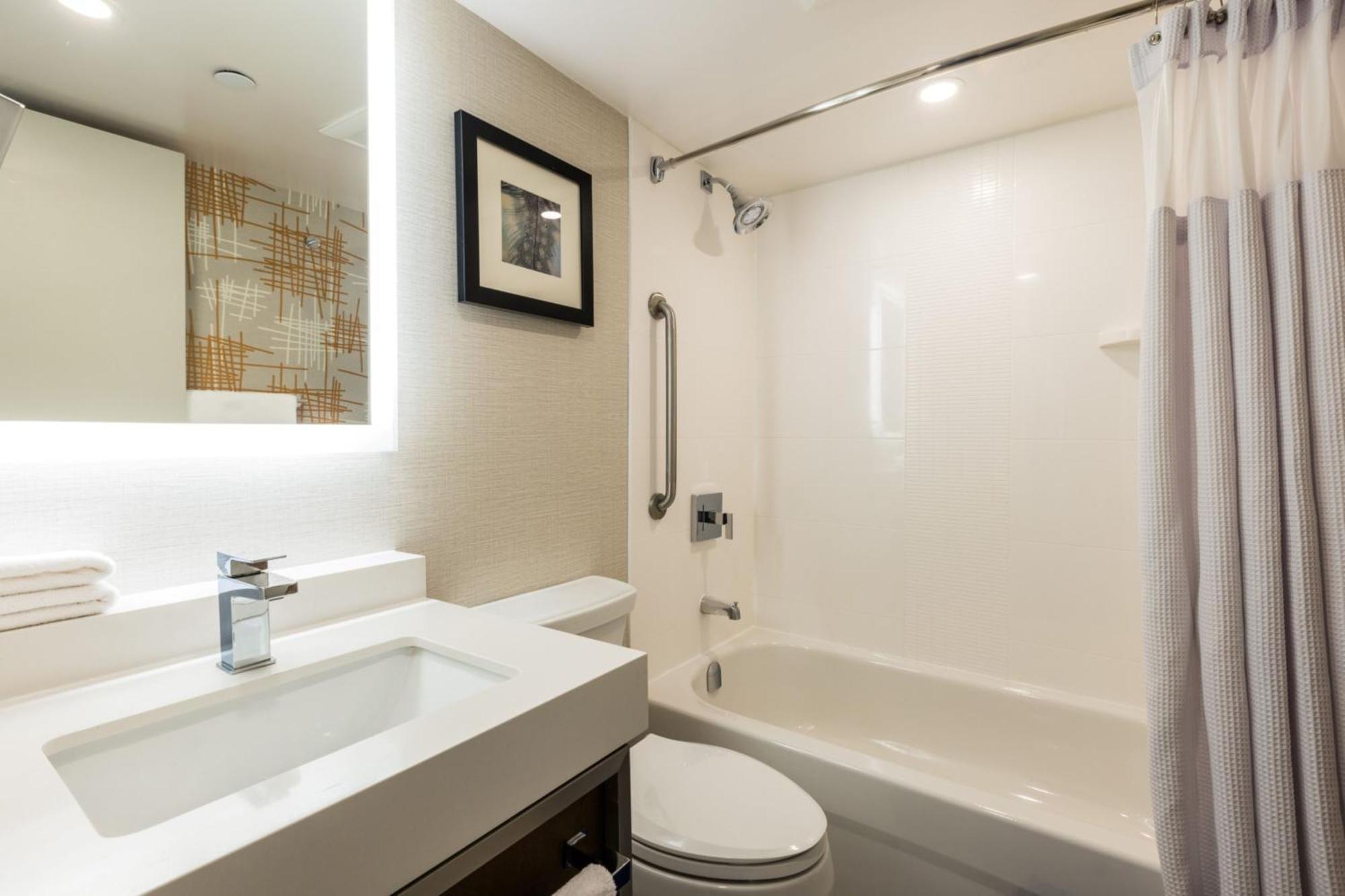 Standard Double Room with Bath/Shower Combination,1572645104:JPEG