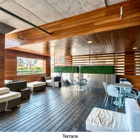 Three Br Condo Step To Cn Tower Rogers Center With Free Parking-2