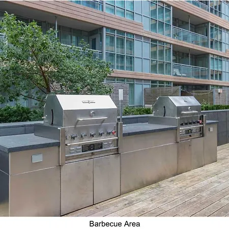 Three Br Condo Step To Cn Tower Rogers Center With Free Parking-3