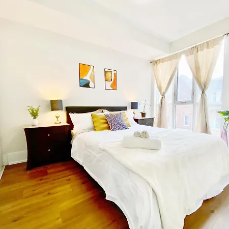 Boutique 2Br Condo By Cn Tower W Free Parking & Gym-3