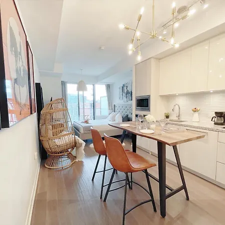 Deluxe Suites In Downtown Toronto With Amazing View-3